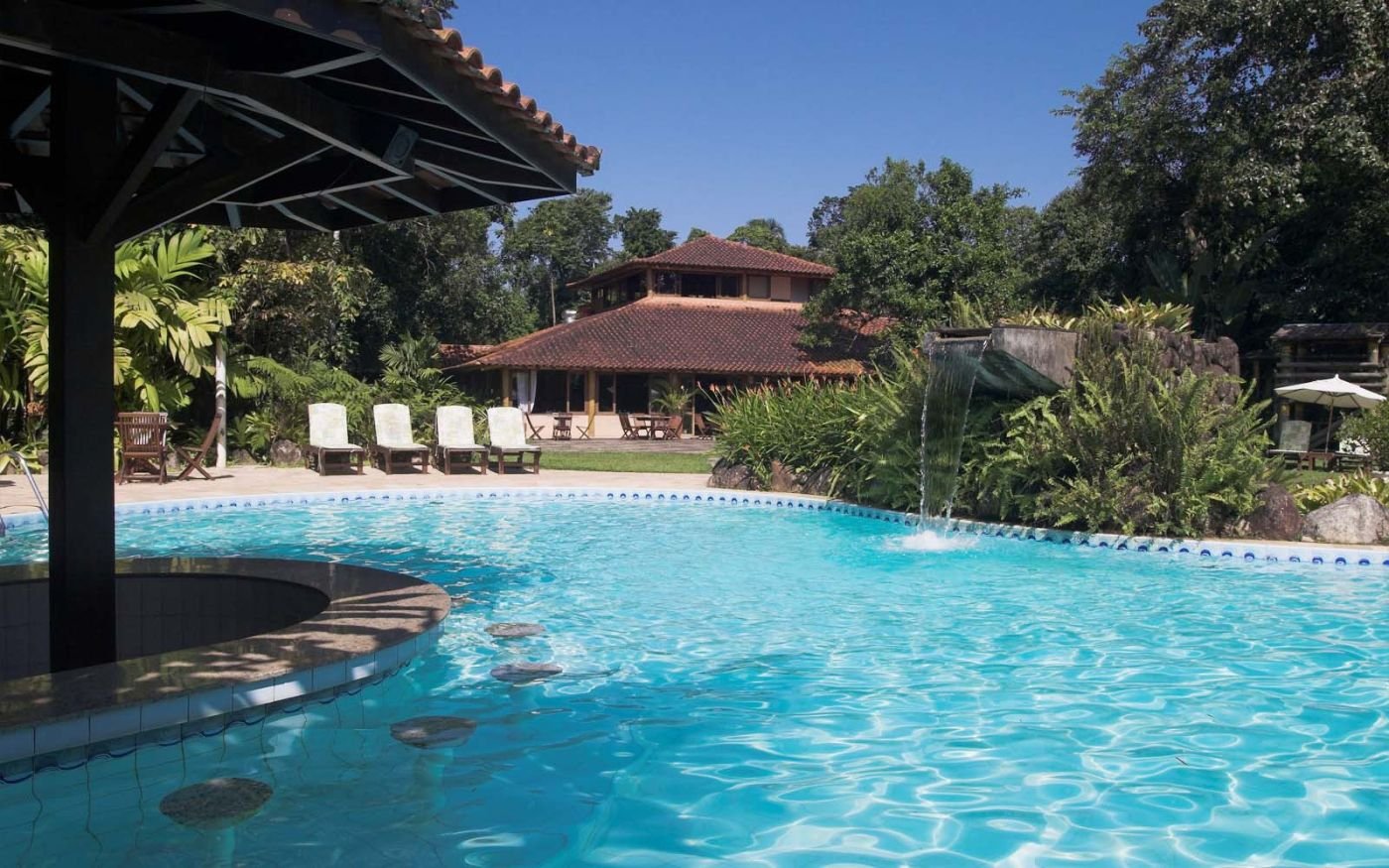 Bar molhado e piscina do Itamambuca Eco Resort