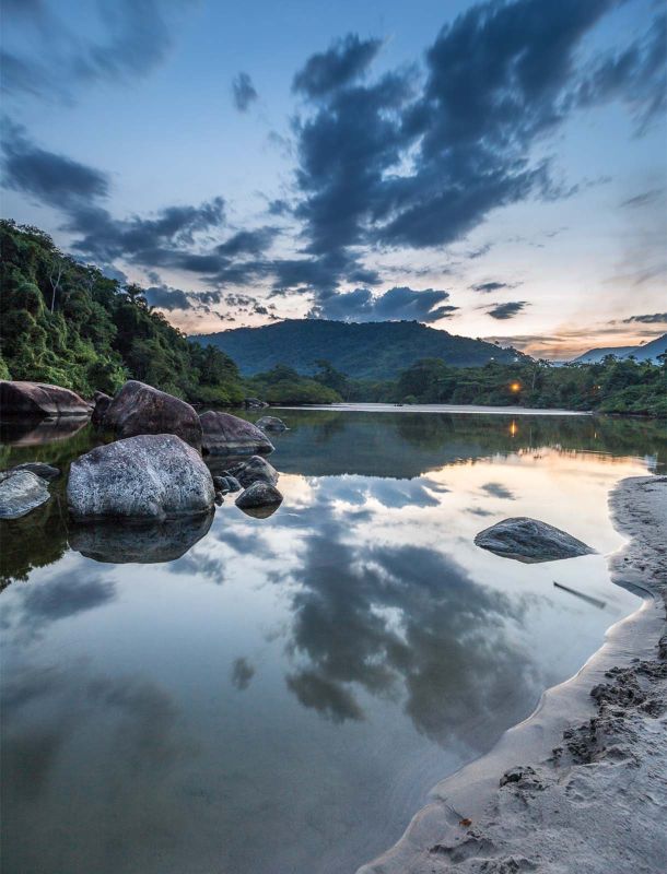 Eventos | Rio Itamambuca com as montanhas ao fundo